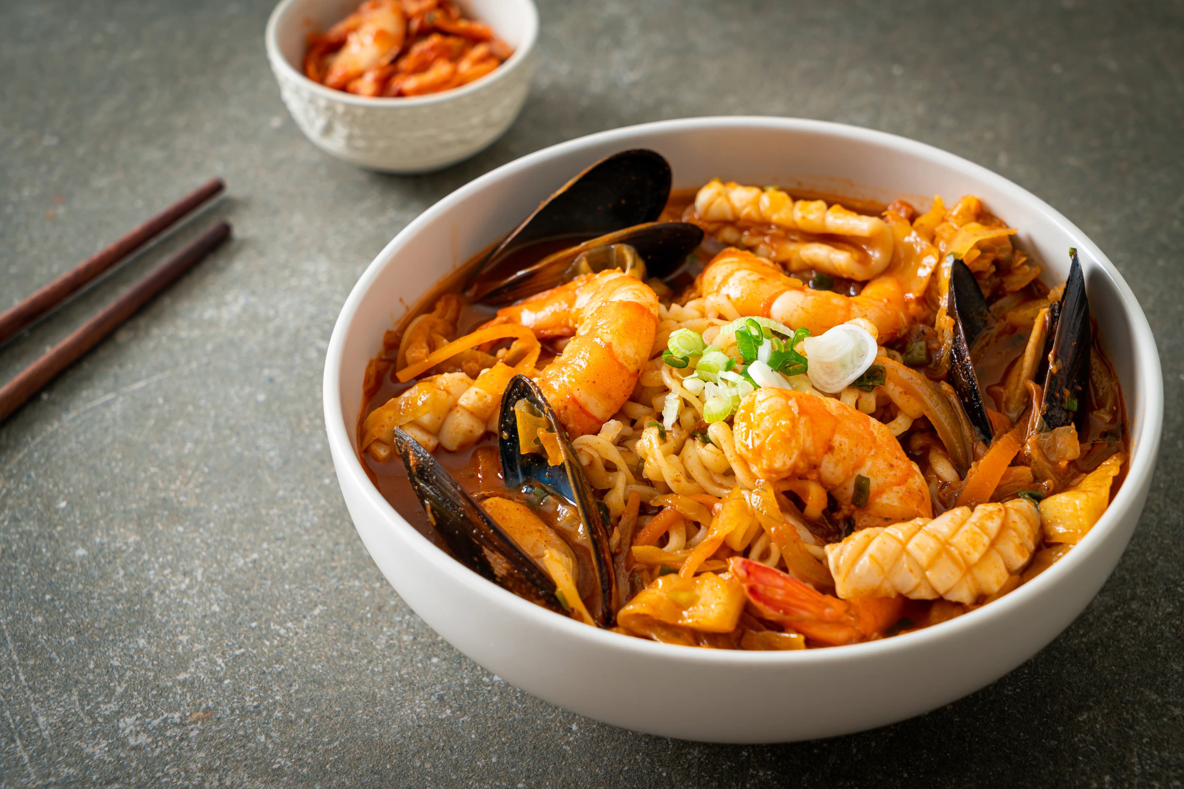 Jjamppong Pasta (Korean Spicy Seafood Pasta, μ§¬λ½ νμ€ν)