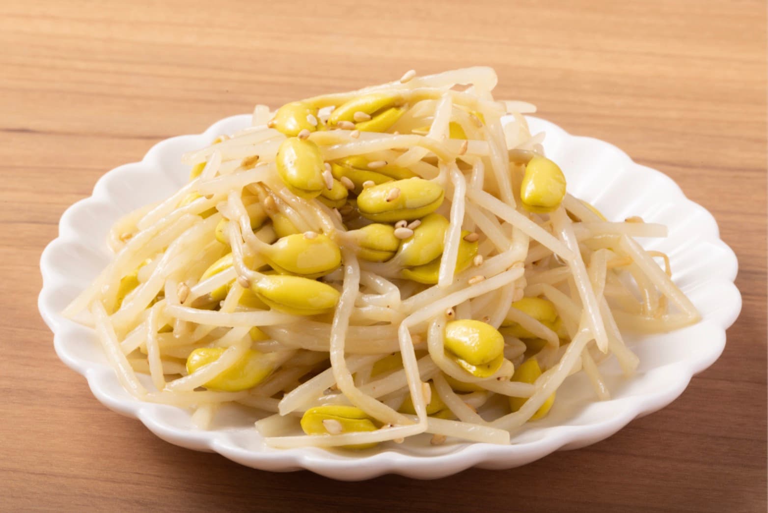 Kongnamul Muchim (Korean Soybean Sprout Side Dish, 콩나물무침)