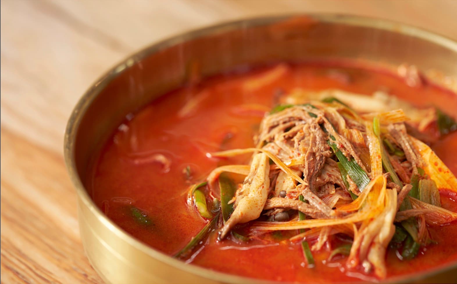Yukgaejang (Korean spicy beef soup, 육개장)